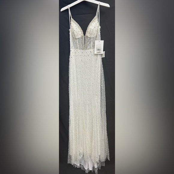 *Flawed Mac Duggal 68175 EMBELLISHED PLUNGE NECK SLEEVELESS TRUMPET GOWN - Picture 4 of 13